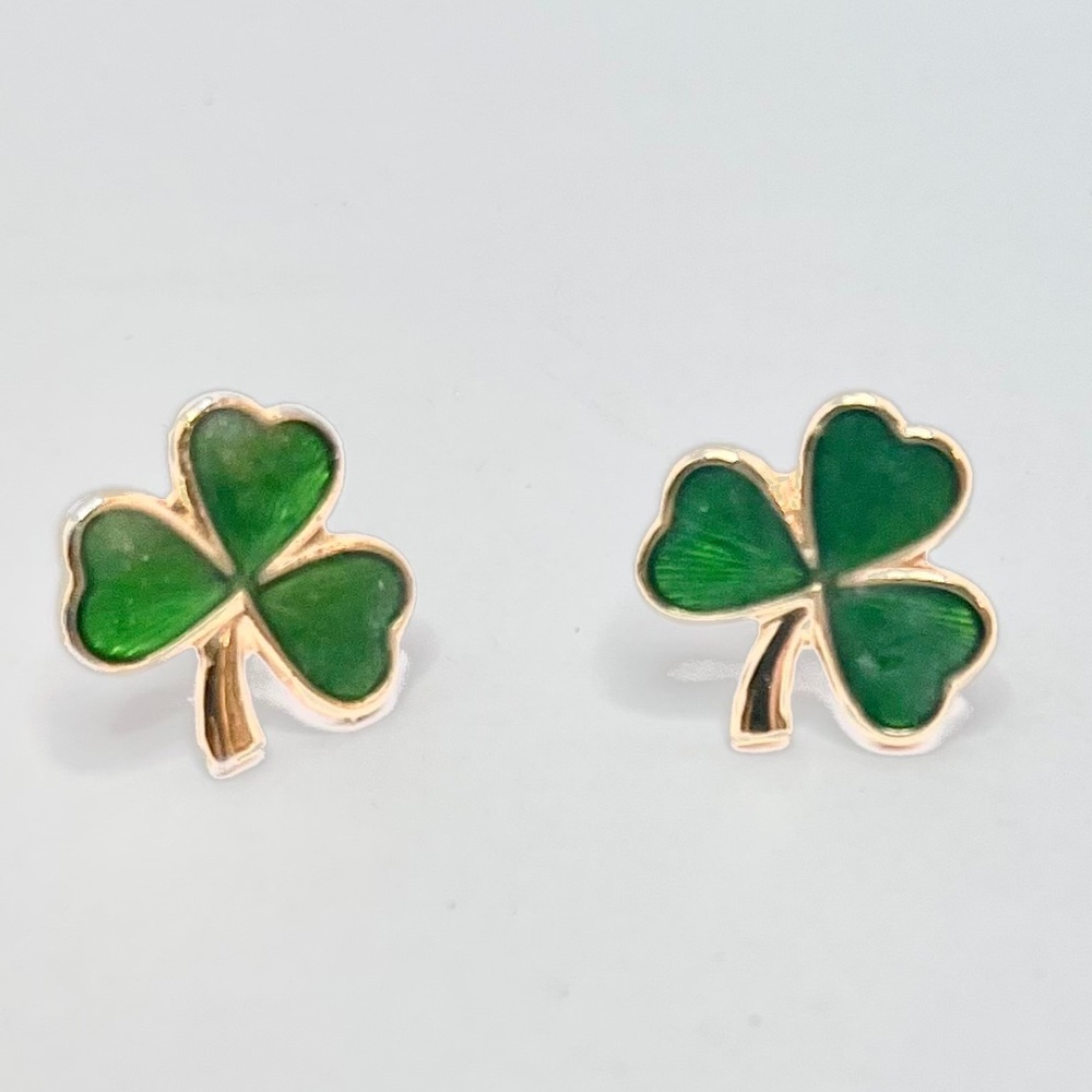 Vintage Shamrock Stud Earrings Signed SD Green Enamel on Gold Tone Metal 3/4”